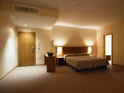 Aguas De Hotel Serrejón